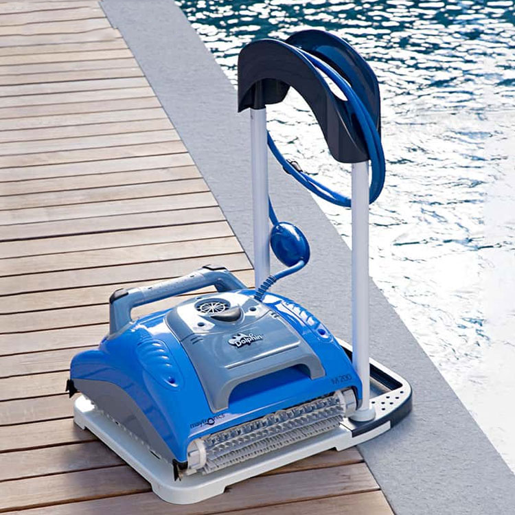 DOLPHIN SWIMMING POOL CLEANING ROBOT